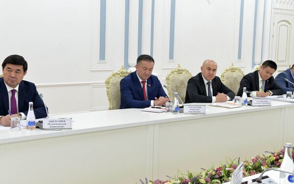 Как сообщила пресс-служба главы государства, он отметил, что КР, как и все мировое сообщество, столкнулась с серьезным испытанием — в стране зарегистрированы первые случаи заболевания COVID-19 - Sputnik Кыргызстан