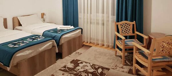 После поступления жалоб пациентов из 7 поликлинике в Оше перевели в другую обсервацию - Sputnik Кыргызстан