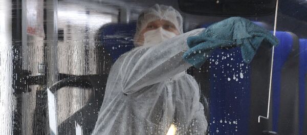 Санитарная обработка общественного транспорта в Санкт-Петербурге - Sputnik Кыргызстан