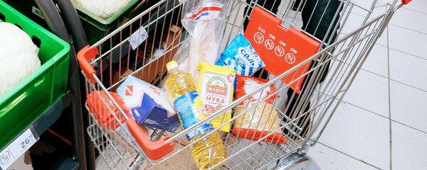 Супермакеттеги кардар. Архив - Sputnik Кыргызстан