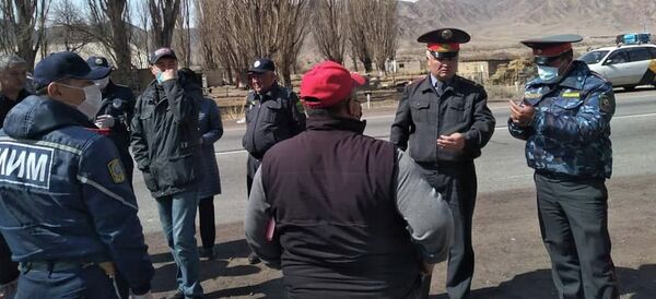 Милиция кызматкерлери жумуш учурунда - Sputnik Кыргызстан