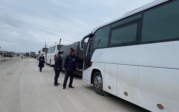 Минувшей ночью в Кыргызстан прибыли 126 туристов из Шарм-Эль-Шейха (Египет) и 11 из Бангкока (Таиланд) - Sputnik Кыргызстан