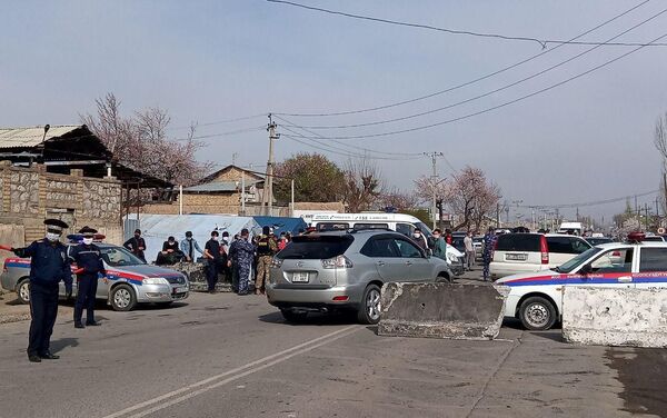 В Оше вводятся временные ограничения на въезд граждан из других районов, сообщил Республиканский штаб по борьбе с коронавирусом - Sputnik Кыргызстан