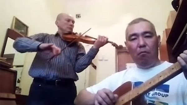 И это переживем! — музыканты поддержали бишкекчан. Видео - Sputnik Кыргызстан