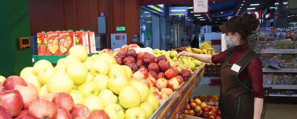 Супермаркеттин ишкери жумуш учурунда. Архив - Sputnik Кыргызстан