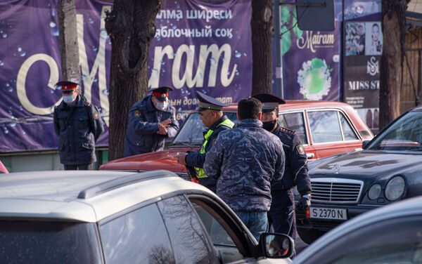 В части Бишкека не впускают авто, там запрещено проезжать - Sputnik Кыргызстан