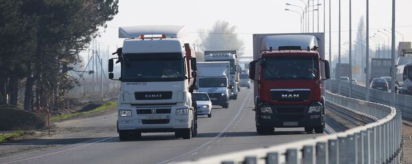 Грузовые автомобили. Архивное фото Грузовые автомобили. Архивное фото - Sputnik Кыргызстан