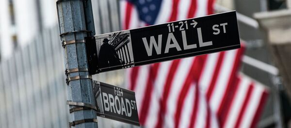 Фондовые индексы США начали расти после резкого падения - Sputnik Кыргызстан