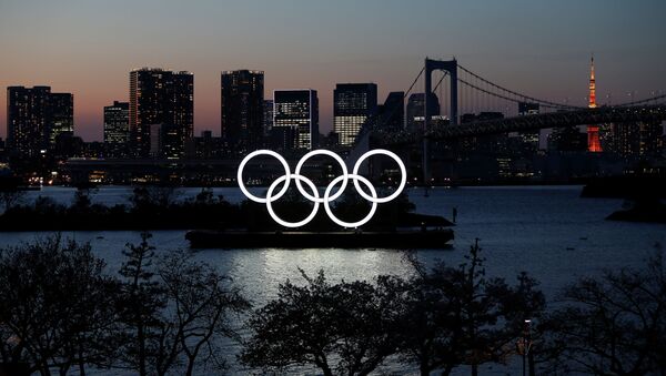 Олимпийские кольца на набережной в Морском парке Одайба в Токио, Япония. Архивное фото - Sputnik Кыргызстан