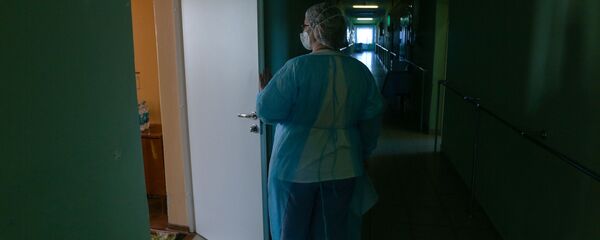 Медицинская сестра в обсервационном центре. Архивное фото - Sputnik Кыргызстан