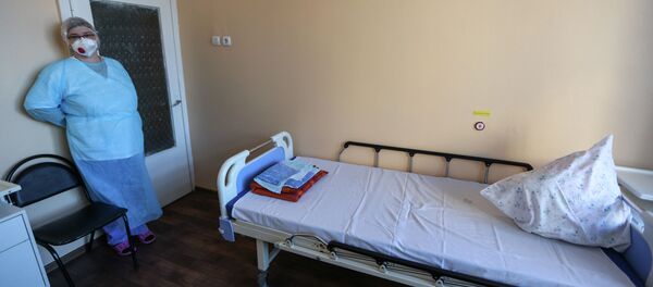 Ооруканадагы коронавирус үчүн обсервация бөлүмүндө медайым. Архив - Sputnik Кыргызстан
