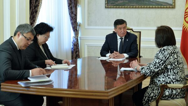 Встреча президента Сооронбая Жээнбекова и главы офиса Всемирного банка в Кыргызстане Болормой Амгаабазар - Sputnik Кыргызстан