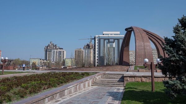 Безлюдная площадь Победы в Бишкеке - Sputnik Кыргызстан