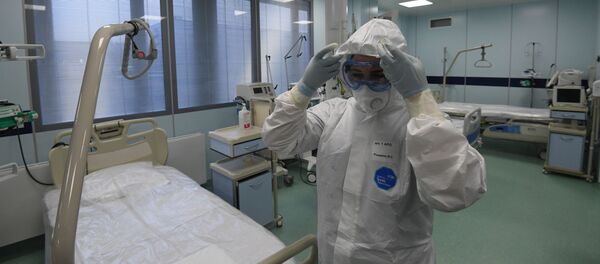 Медицинский работник в реанимационном отделении больницы - Sputnik Кыргызстан