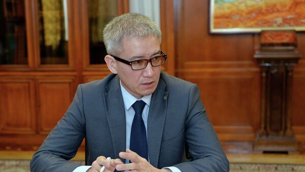 Президент КР Сооронбай Жээнбеков принял вице-премьер-министра Эркина Асрандиева - Sputnik Кыргызстан