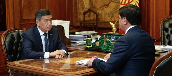 Президент Сооронбай Жээнбеков жана Премьер-министр Мухаммедкалый Абылгазиев Президент Сооронбай Жээнбеков жана Премьер-министр Мухаммедкалый Абылгазиев - Sputnik Кыргызстан