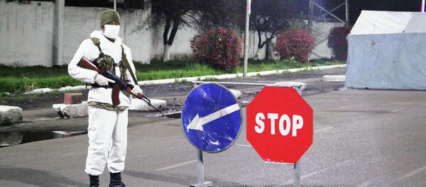 ИИМдин кызматкери блокпостто турган учурда - Sputnik Кыргызстан