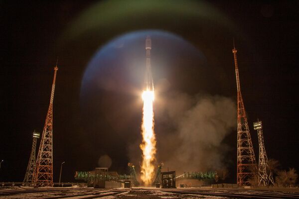 Пуск ракеты-носителя Союз-2.1б с разгонным блоком Фрегат и 34 космическими аппаратами OneWeb на борту с космодрома Байконур - Sputnik Кыргызстан
