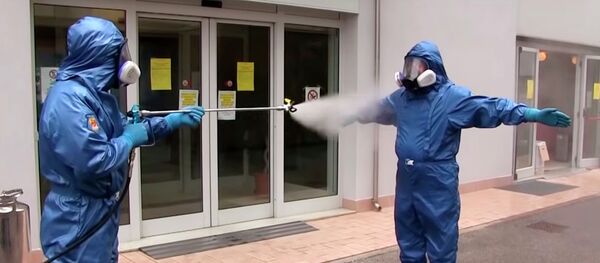 Сотрудники министерства обороны проводят спецобработку защитных костюмов. Архивное фото - Sputnik Кыргызстан