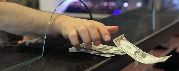 Обслуживание в пункте обмена валют - Sputnik Кыргызстан