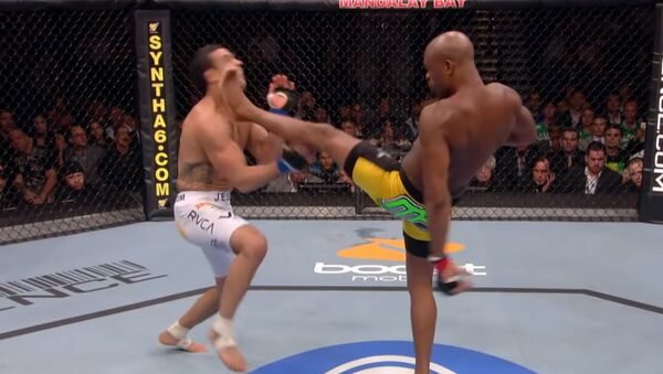 Точные удары ногой в голову — видео необычных нокаутов в истории UFC - Sputnik Кыргызстан