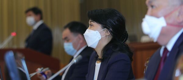 Жогорку Кеңештин депутаттары премьер-министр Мухаммедкалый Абылгазиев сунуштаган өкмөт мүчөлөрүнүн талапкерлигин жактырды Жогорку Кеңештин депутаттары премьер-министр Мухаммедкалый Абылгазиев сунуштаган өкмөт мүчөлөрүнүн талапкерлигин жактырды - Sputnik Кыргызстан