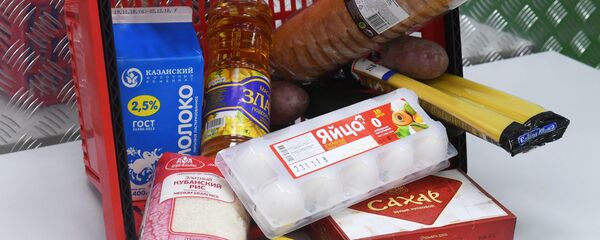 Супермаркеттен алынган азык-түлүк. Архив - Sputnik Кыргызстан