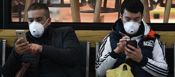 Пассажиры в аэропорту. Архивное фото Пассажиры в аэропорту. Архивное фото - Sputnik Кыргызстан