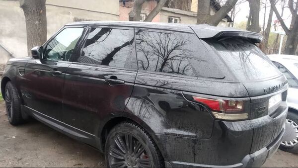 Land Rover марка унаа, айдоочу жасалма өткөрмө кагаз менен кармалды - Sputnik Кыргызстан
