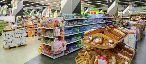 Один из городских супермаркетов во время работы. Архивное фото Один из городских супермаркетов во время работы. Архивное фото - Sputnik Кыргызстан