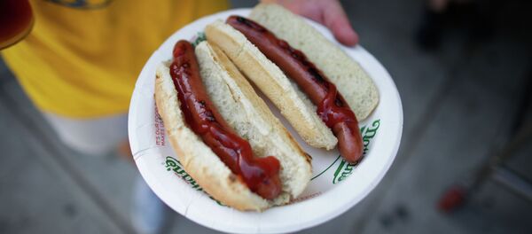 Хот-дог. Архивное фото Хот-дог. Архивное фото - Sputnik Кыргызстан