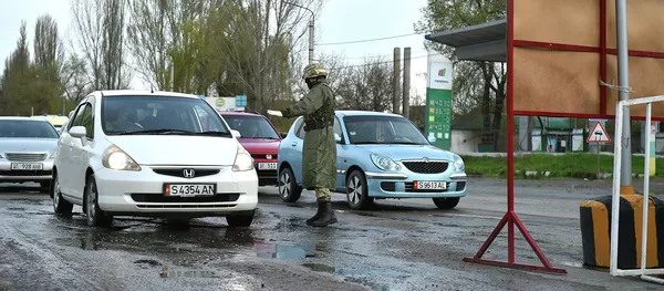 Выездное совещание премьера М. Абылгазиева в комендатуре Бишкека Выездное совещание премьера М. Абылгазиева в комендатуре Бишкека - Sputnik Кыргызстан