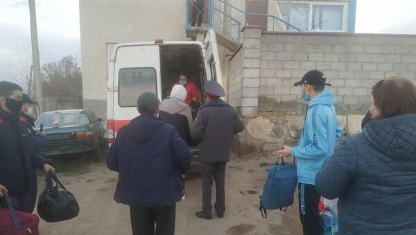 Незаконная перевозка пассажиров в грузовике в Иссык-Кульской области - Sputnik Кыргызстан