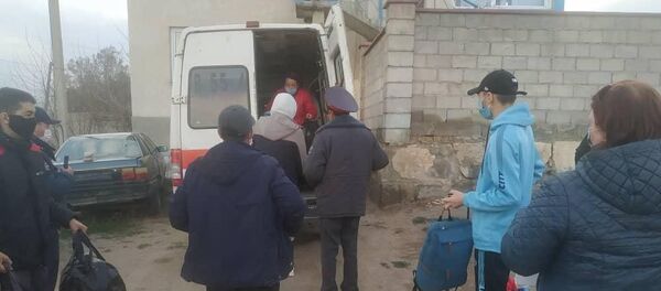 Незаконная перевозка пассажиров в грузовике в Иссык-Кульской области Незаконная перевозка пассажиров в грузовике в Иссык-Кульской области - Sputnik Кыргызстан