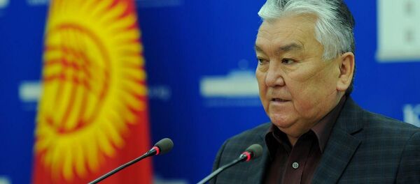 Министр здравоохранения КР Сабиржан Абдикаримов выступает на брифинге - Sputnik Кыргызстан