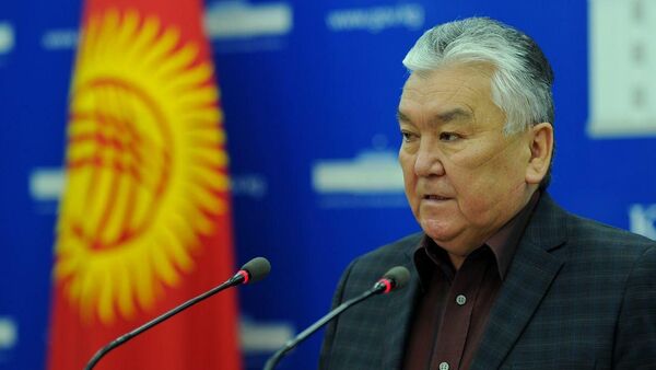 Министр здравоохранения КР Сабиржан Абдикаримов выступает на брифинге - Sputnik Кыргызстан