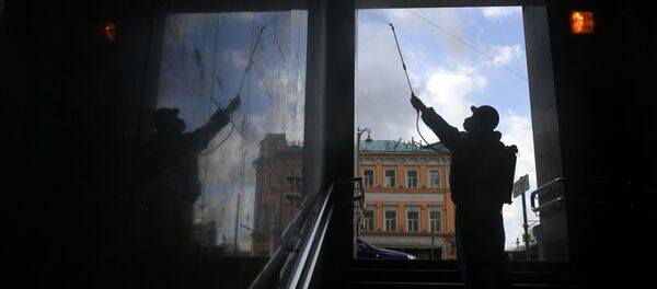Дезинфекция дорог и тротуаров в Москве - Sputnik Кыргызстан
