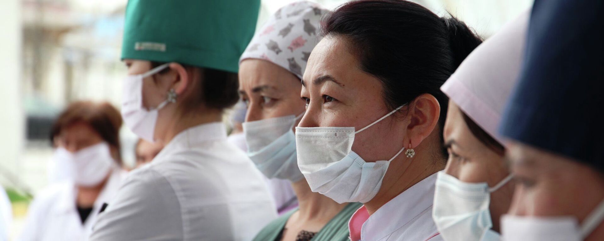 Медики. Архивное фото - Sputnik Кыргызстан, 1920, 19.09.2025