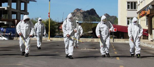 Работы по дезинфекции улиц в Оше Работы по дезинфекции улиц в Оше - Sputnik Кыргызстан