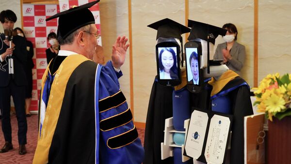 Президент университета BBT на церемонии вручения дипломов в Токио - Sputnik Кыргызстан