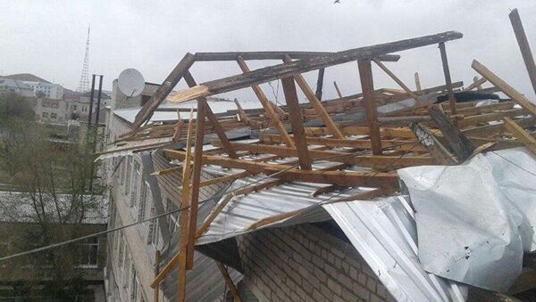 Ураганный ветер сорвал крыши нескольких домов в Кокшетау - Sputnik Кыргызстан