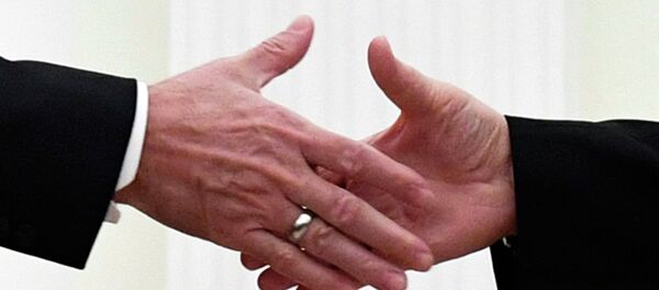 Рукопожатие мужчин  - Sputnik Кыргызстан