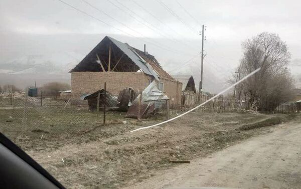 Последствия шквалистого ветра в Ат-Башинском районе - Sputnik Кыргызстан