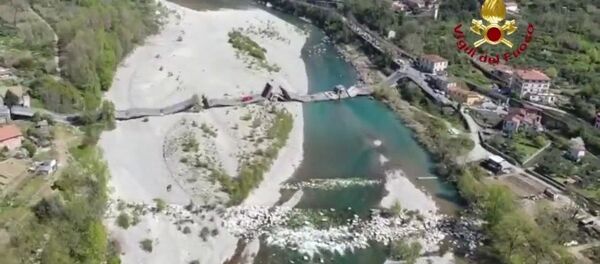 Крупный мост обрушился в Италии — из-за карантина машин не было. Видео - Sputnik Кыргызстан