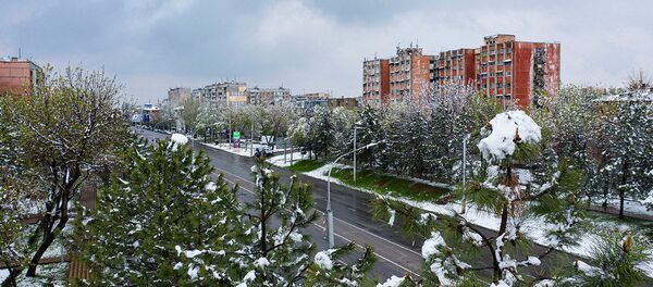 Күтүүсүз түшкөн кар, ээн калган көчөлөр. Бишкектин асмандан көрүнүшү Күтүүсүз түшкөн кар, ээн калган көчөлөр. Бишкектин асмандан көрүнүшү - Sputnik Кыргызстан