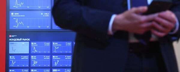 Монитор с интерактивными онлайн графиками финансовой биржи. Архивное фото - Sputnik Кыргызстан