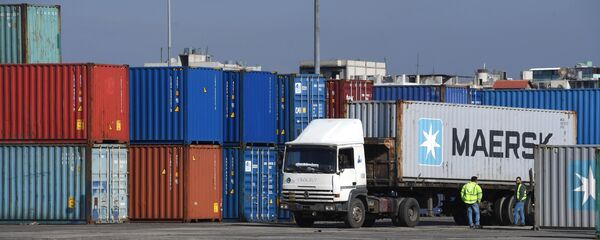 Жүк ташыган фура порттогу терминалда. Архив - Sputnik Кыргызстан