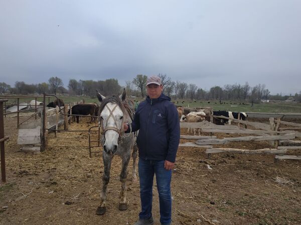 Трактор курап, чакан ГЭС салган замандаштар. Элеттик жаратмандардын эмгеги - Sputnik Кыргызстан