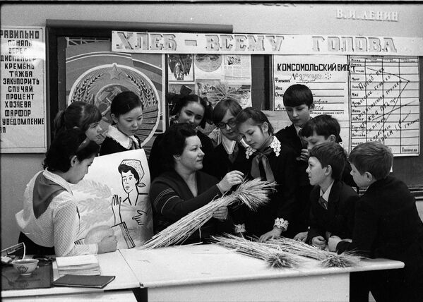 Советское образование в Киргизской ССР - Sputnik Кыргызстан