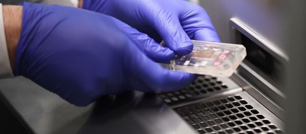 Демонстрация диагностики для обнаружения коронавируса центром ФМБА России - Sputnik Кыргызстан